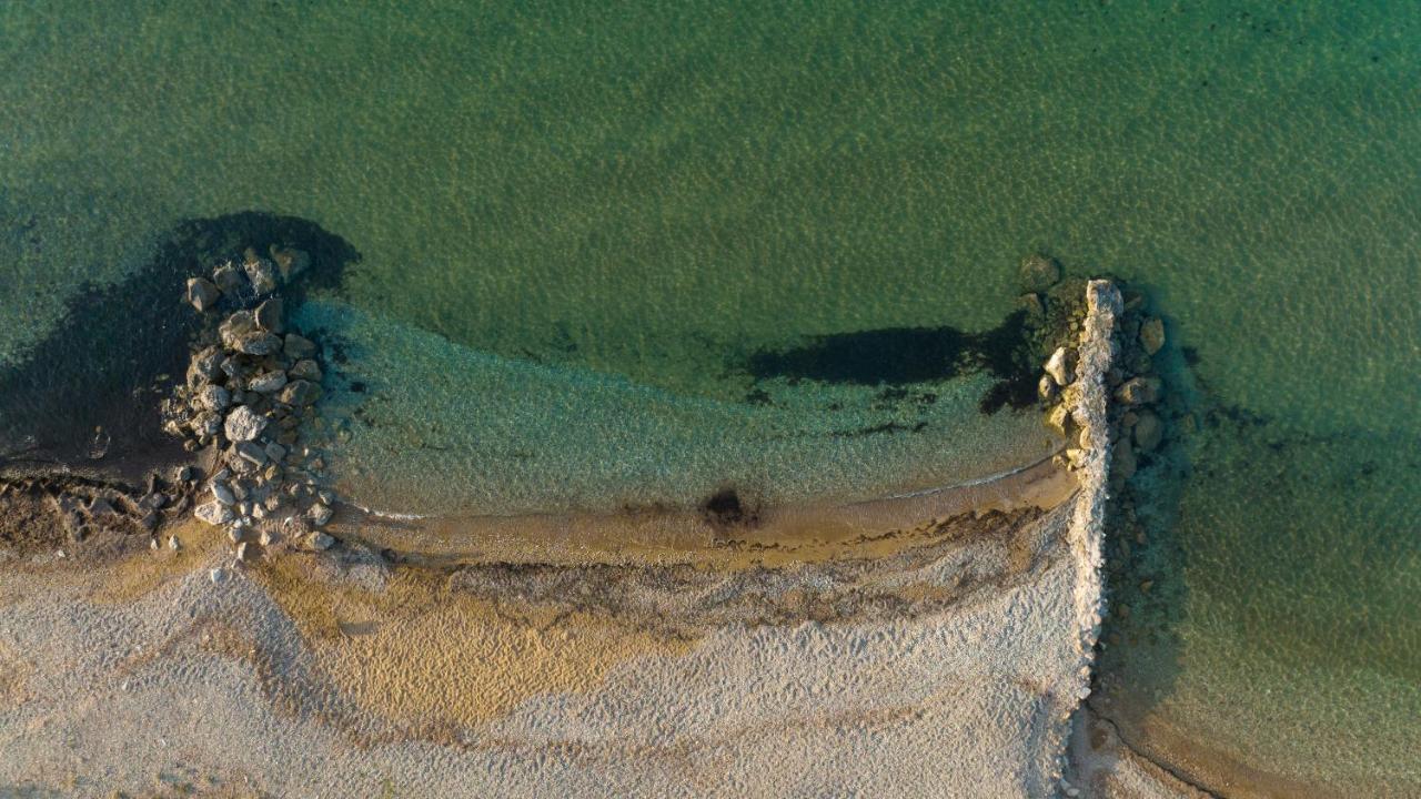 Enalio Suites Lechaio Exteriér fotografie